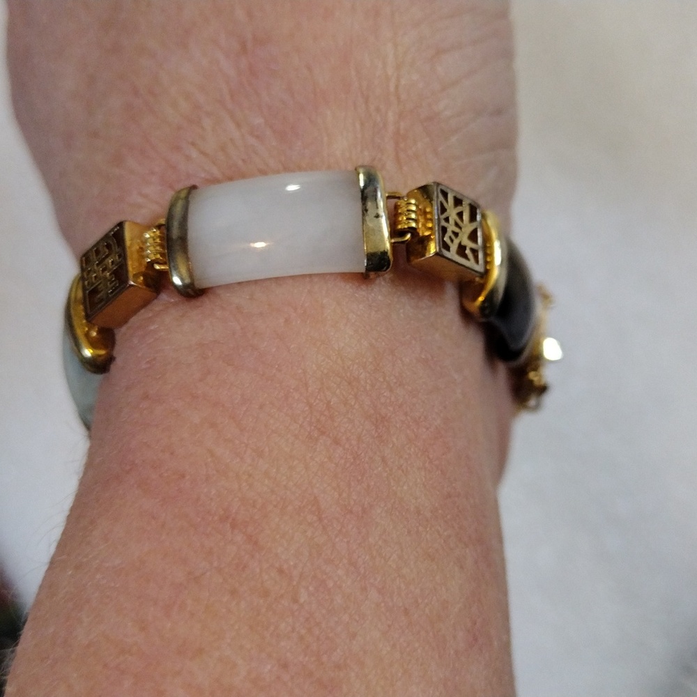 Beautiful Asian bracelet. - Picture 2 of 7